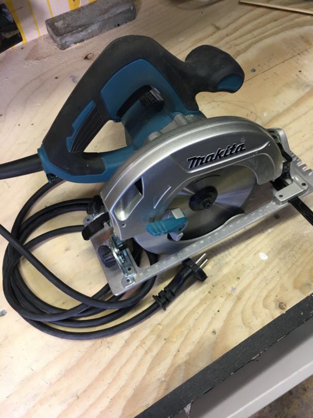 Cirkelsåg 165mm makita hs6601