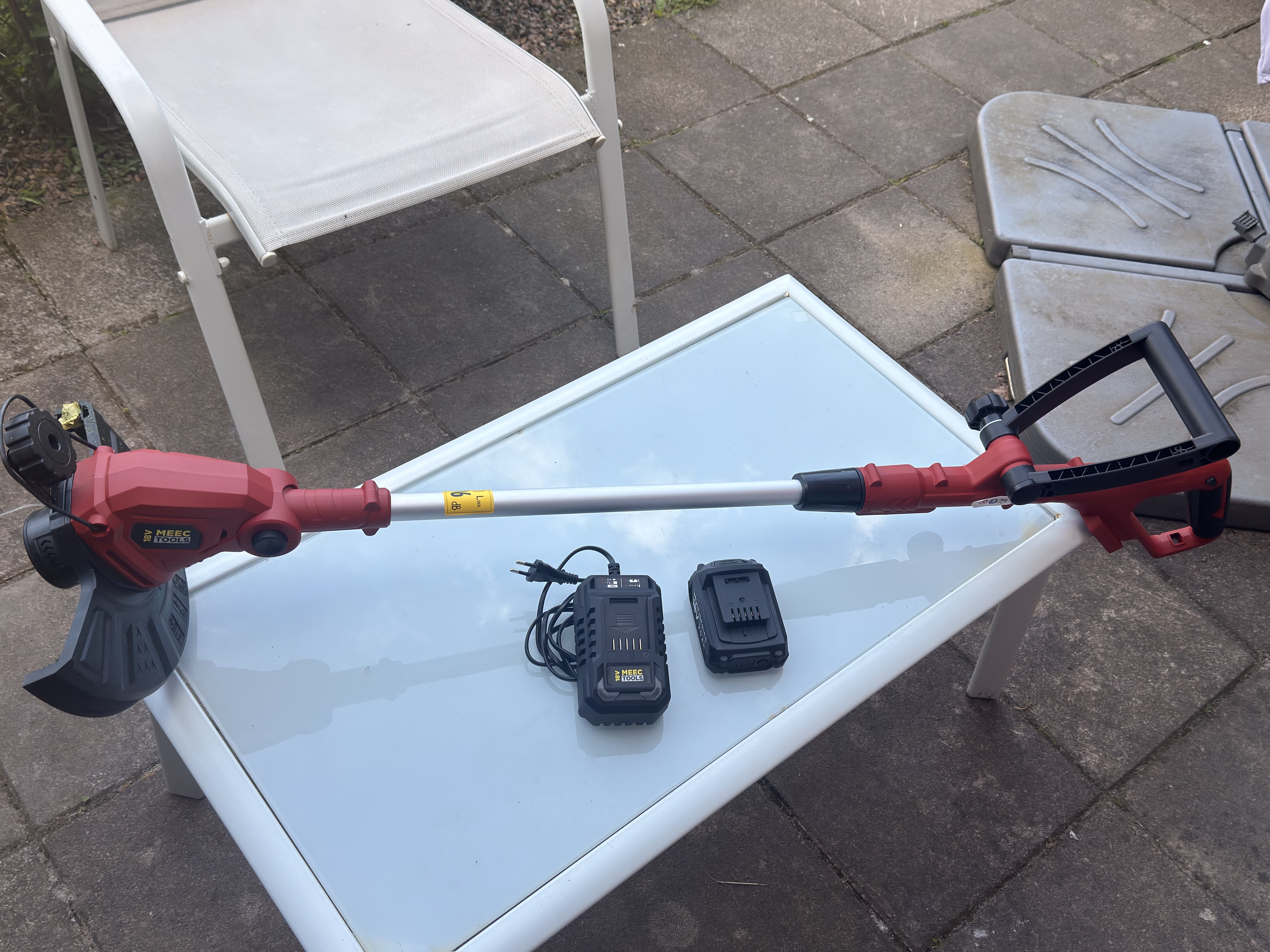 Batteridriven grästrimmer kit 18 v 25 cm 2,0 ah