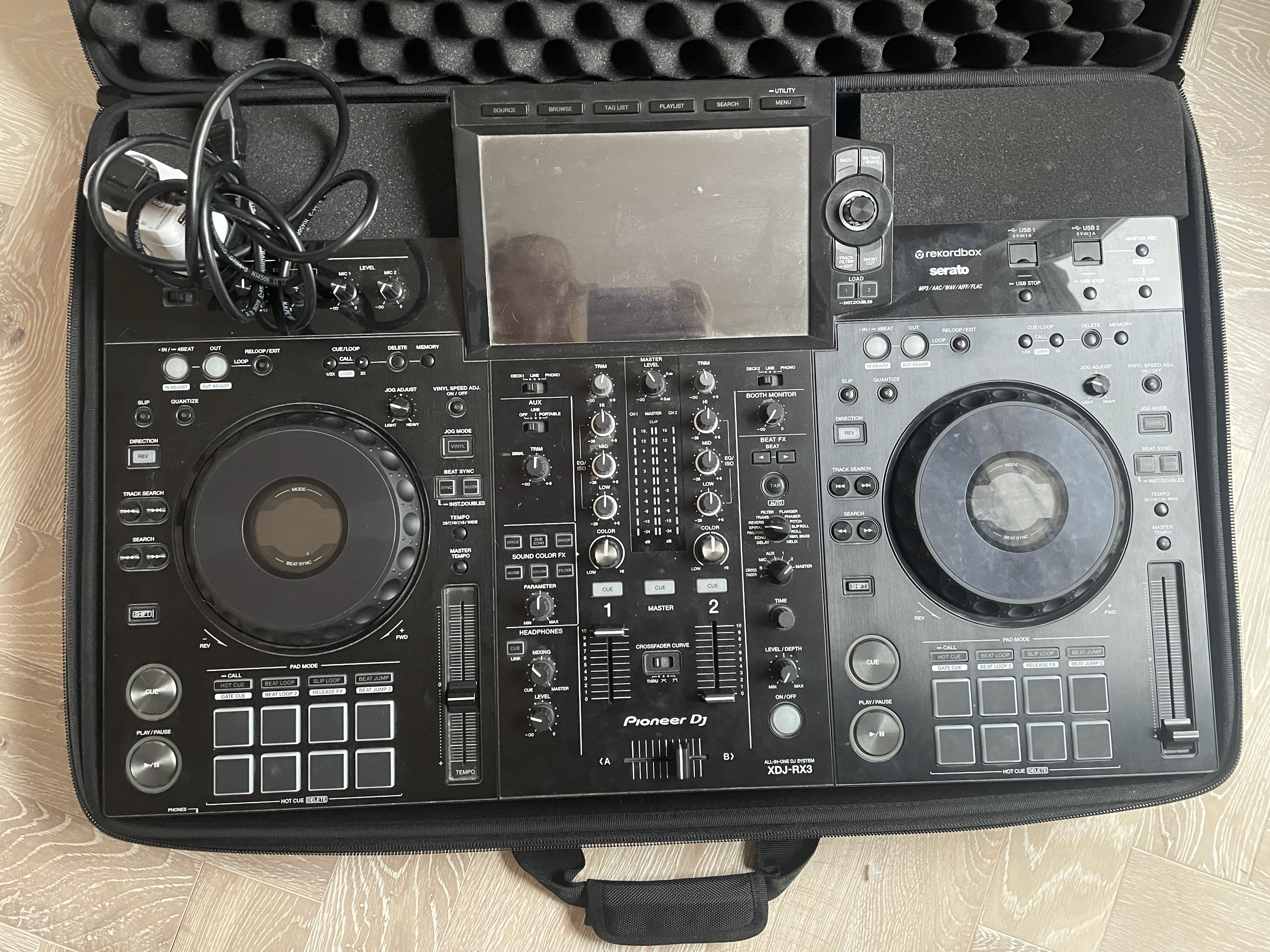 Pioneer xdj-rx3 + travel case + plastic protective cover