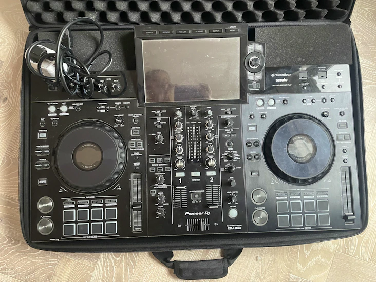 Pioneer xdj-rx3 + travel case + plastic protective cover