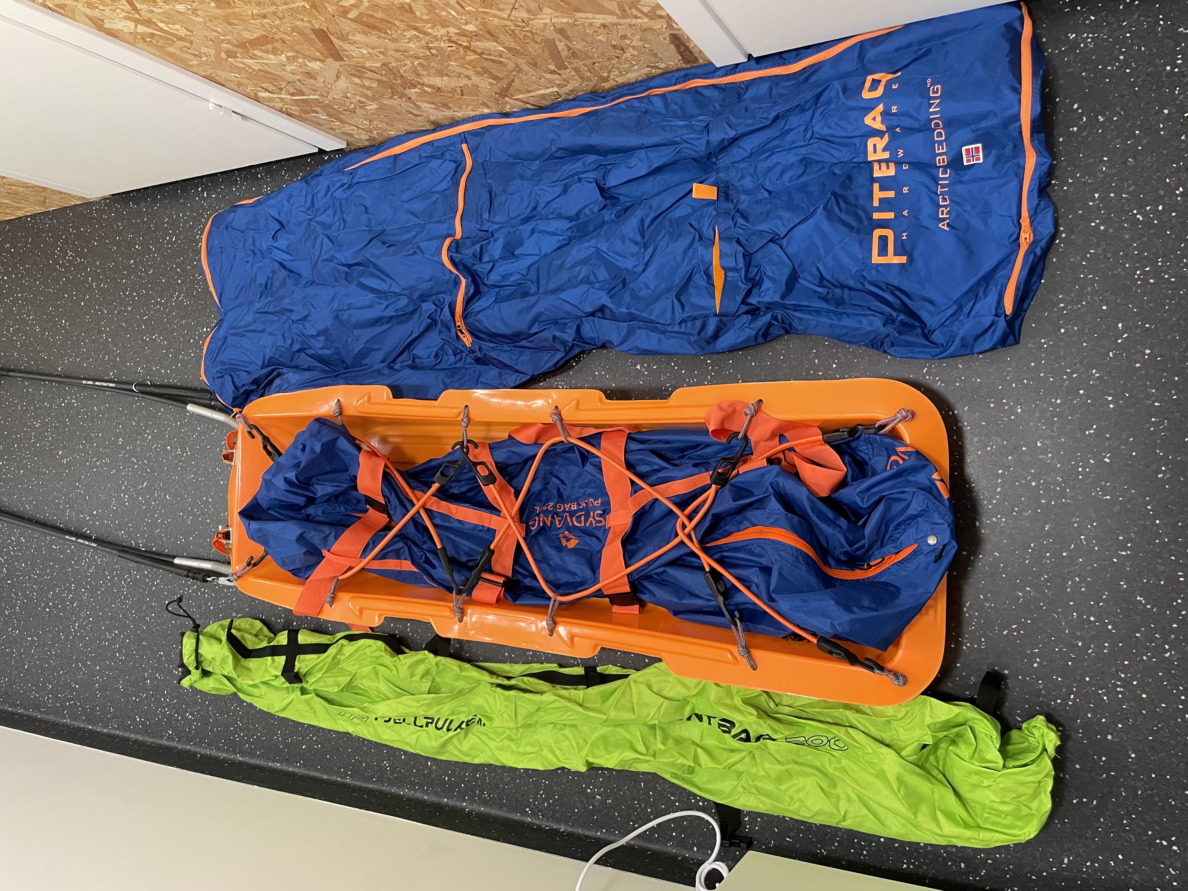 Paris expedition m/sele, drag og pakkeposer