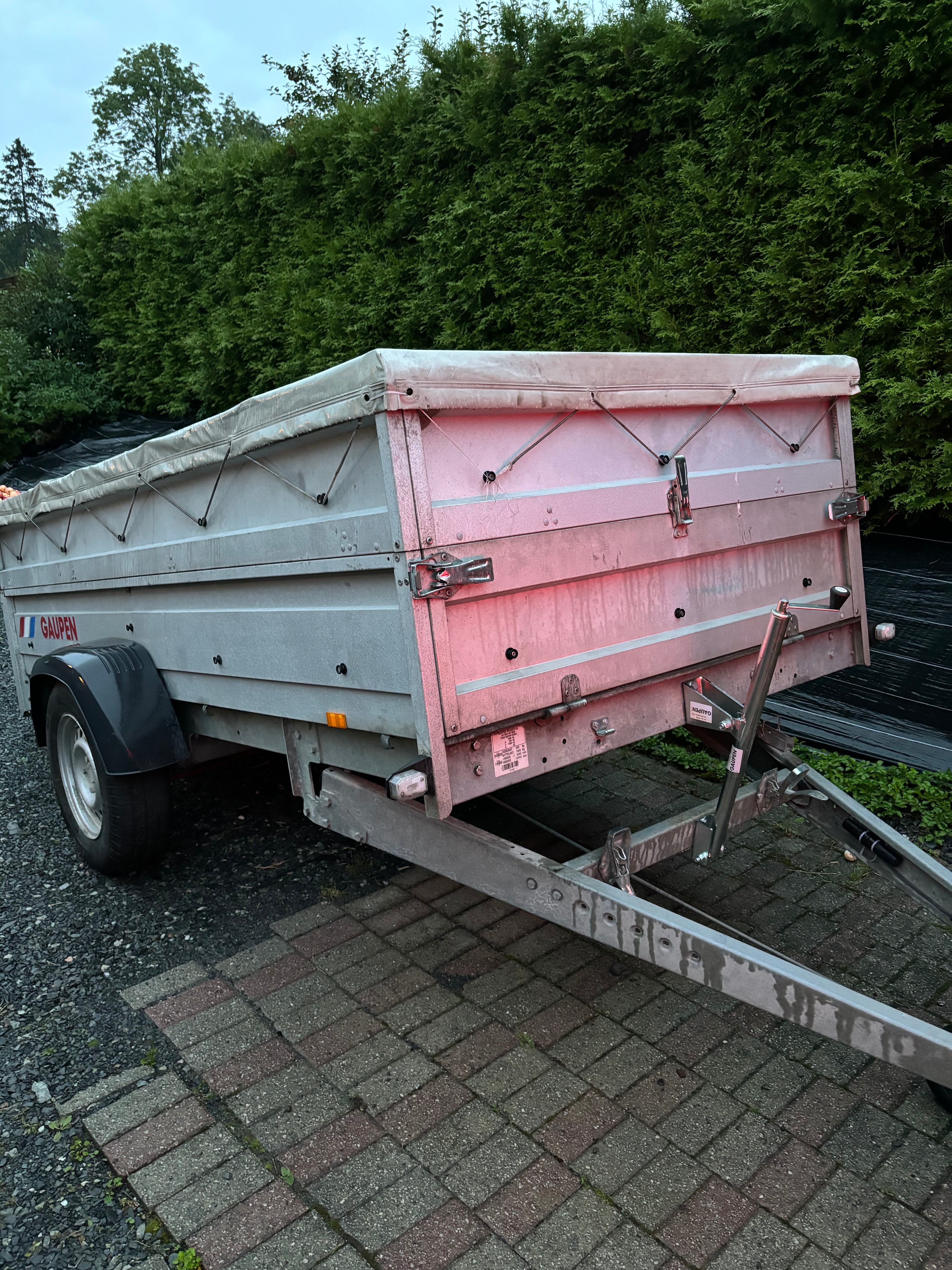 Henger med tippfunksjon (1300kg)