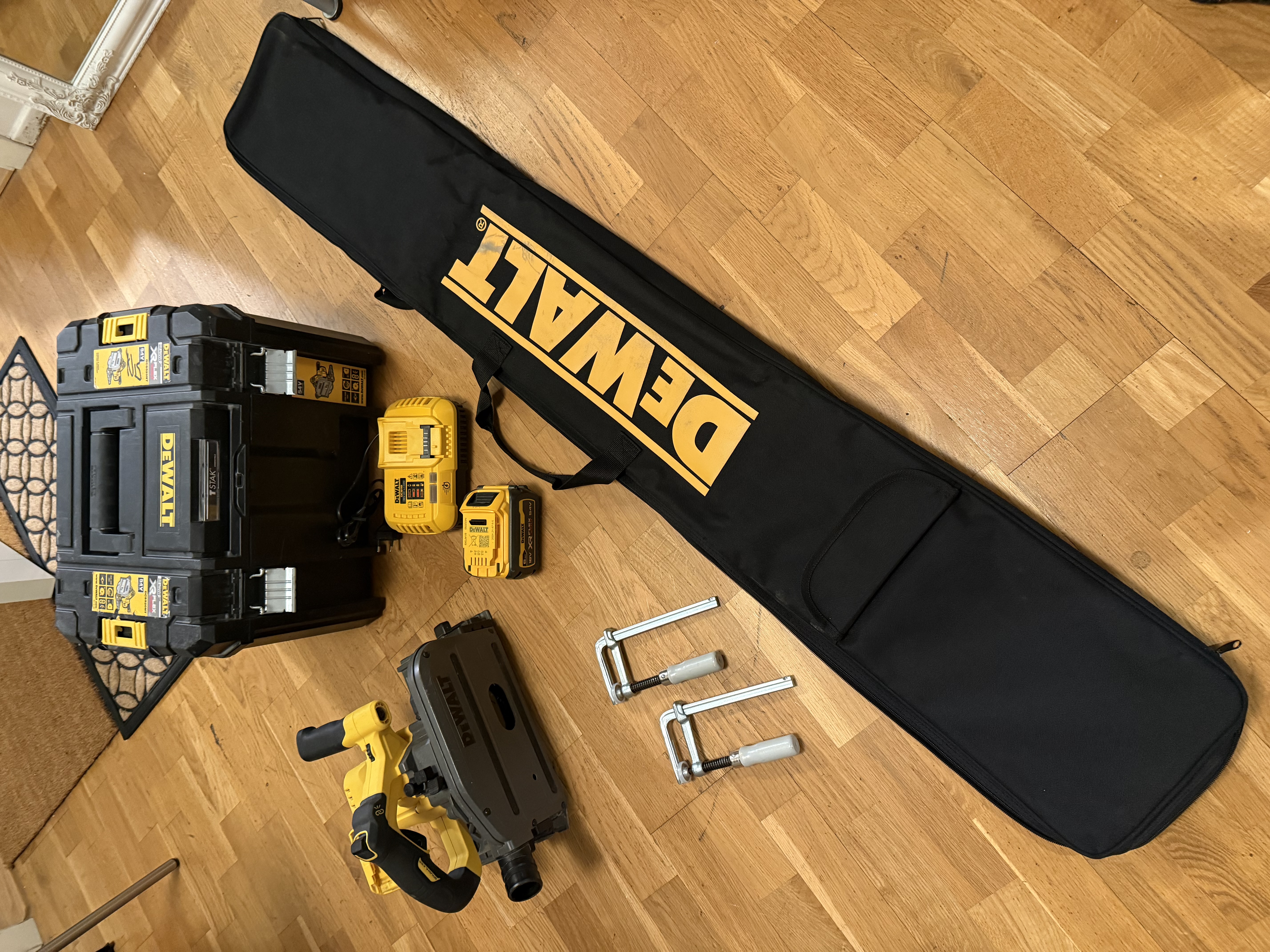 Dewalt sänksåg med 2st skenor 