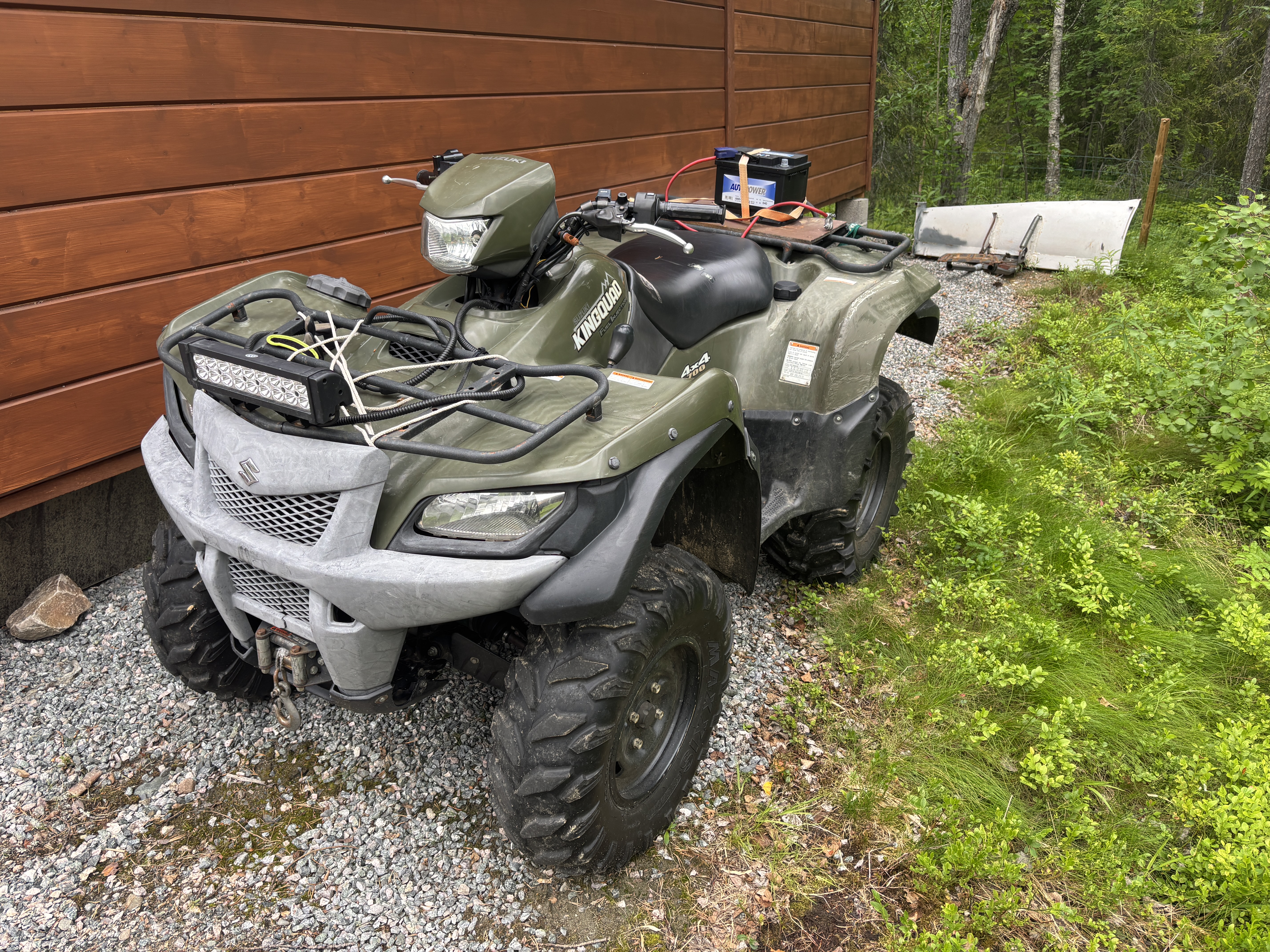Suzuki kingquad mönkijä