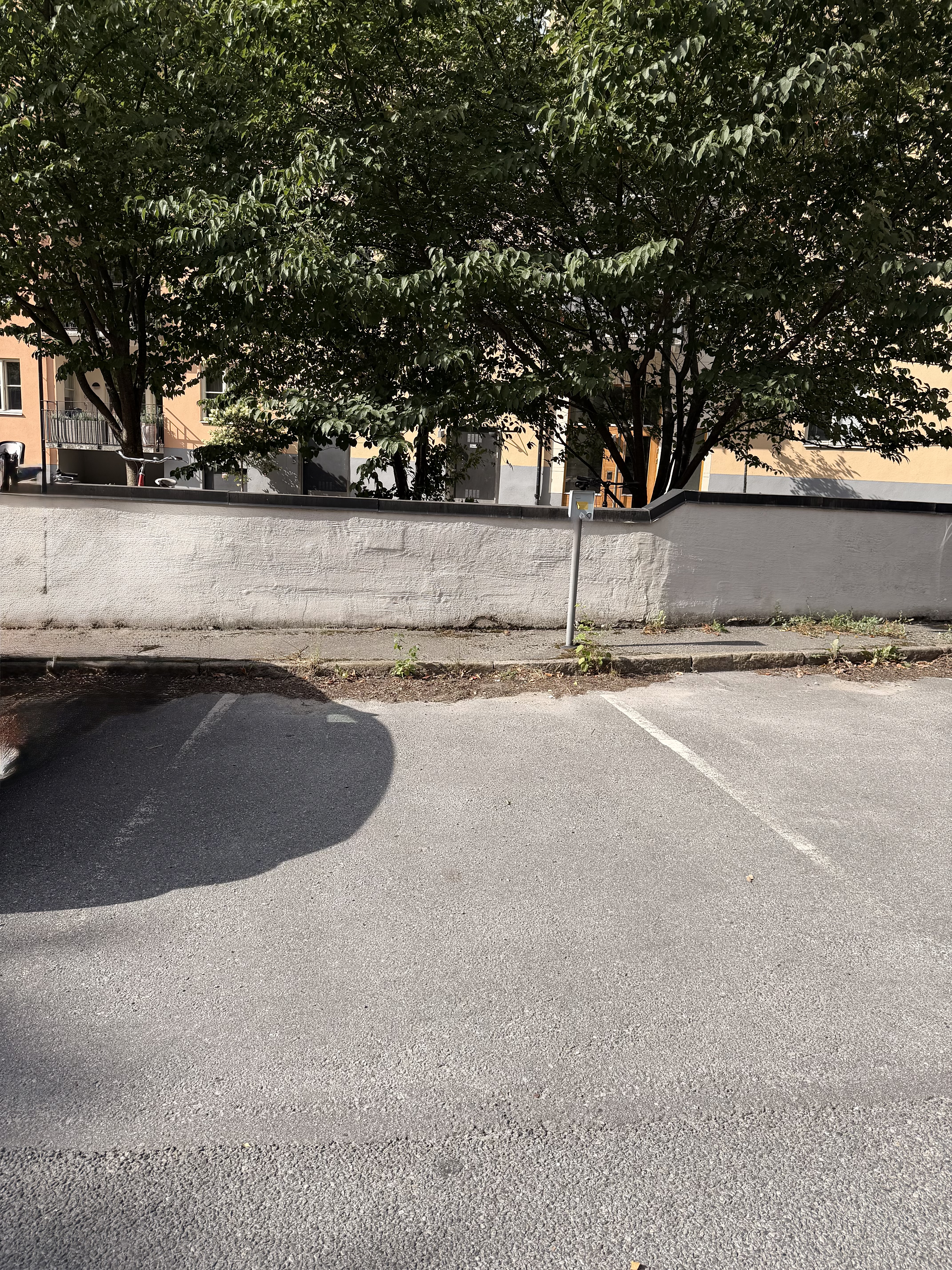 Parkeringsplats utomhus i råsunda