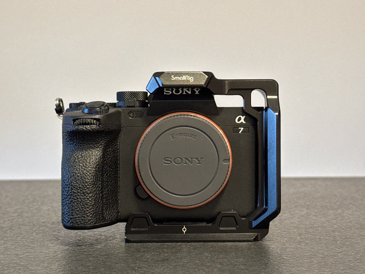 Sony a7iv with memory cards & batteries