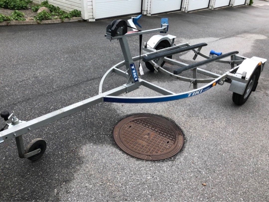 Vattenskotertrailer tiki js750-r