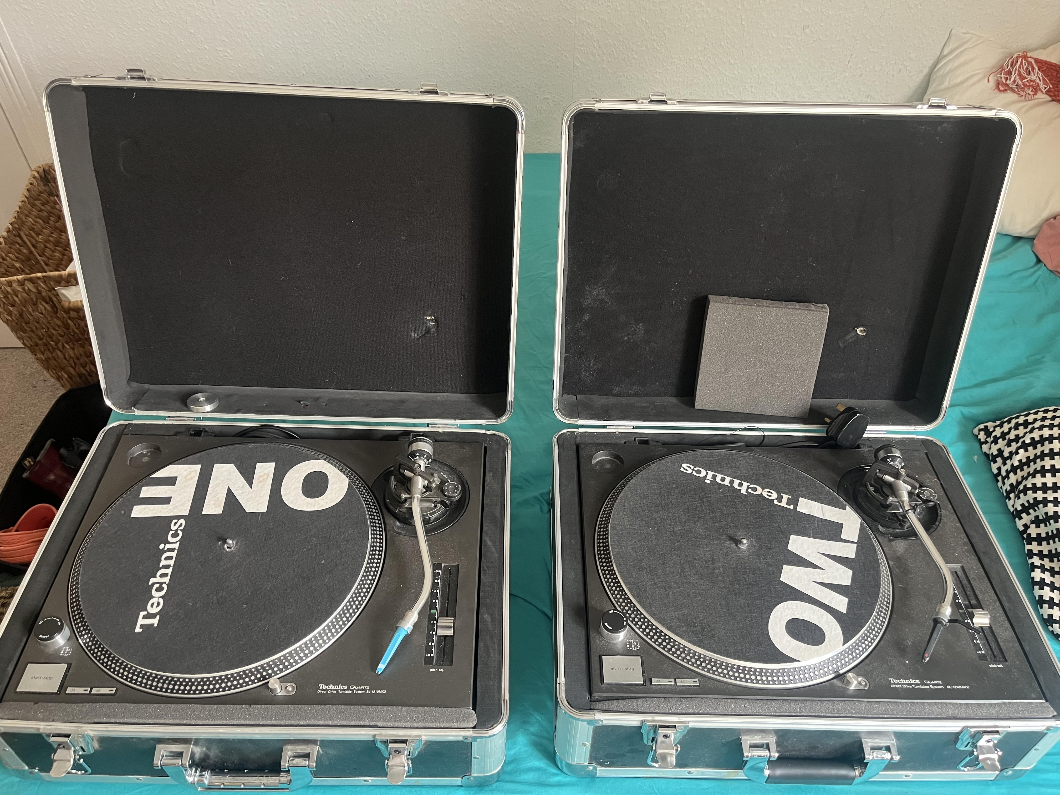 2x technics sl-1210mk2 with flight cases