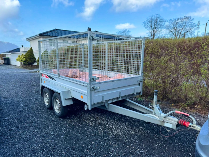 Tysse 6209 tilhenger med nettinggrind og presenning