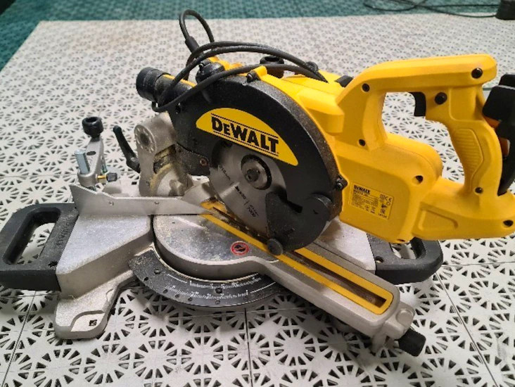 Dewalt dws773-qs 1300w
