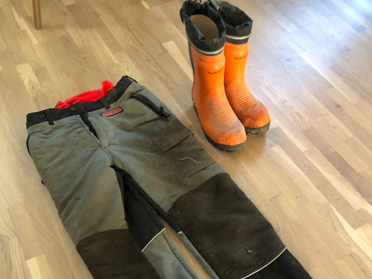 Motorsågsskydd - byxa och stövlar