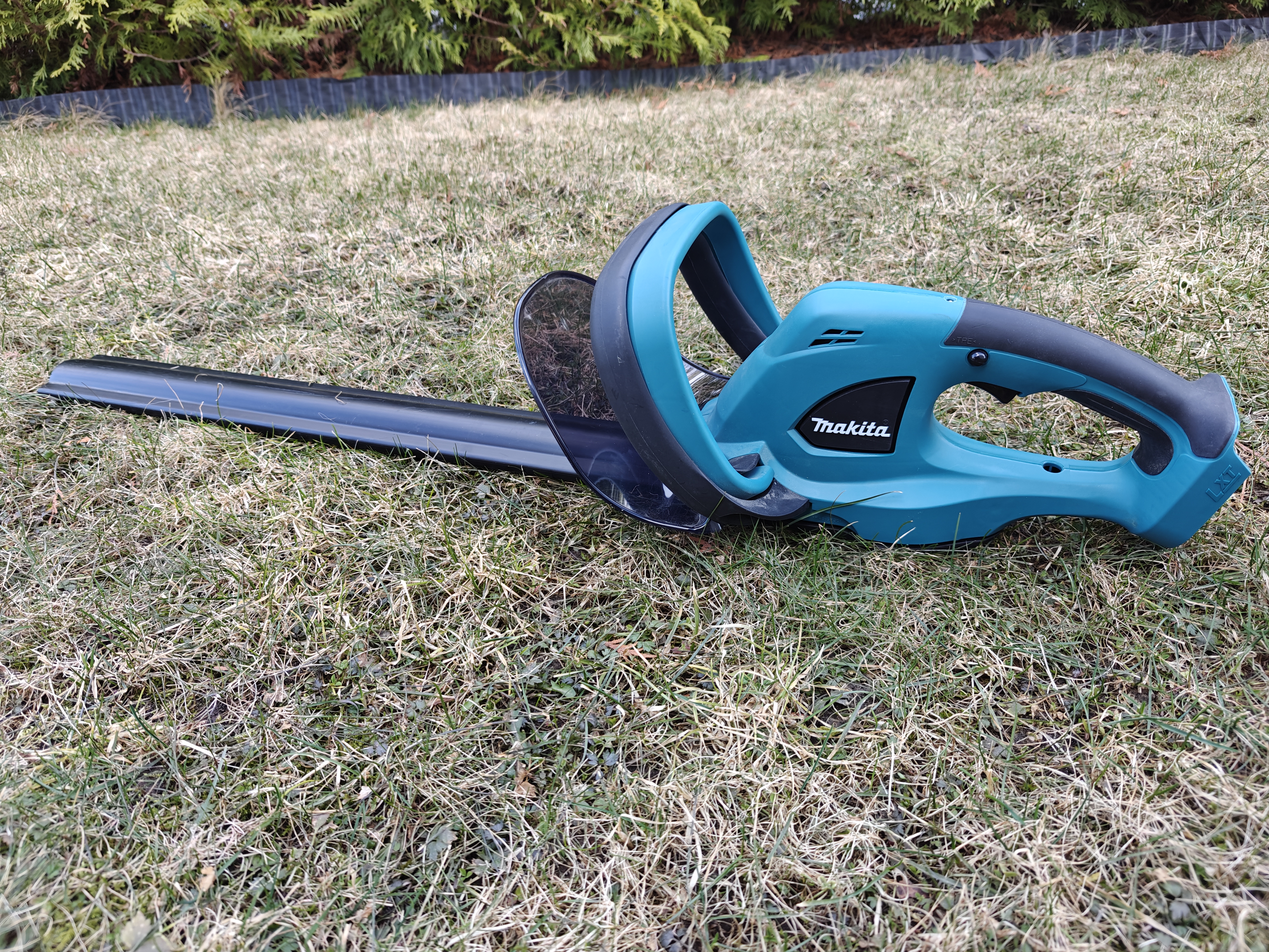 Makita pensasleikkuri