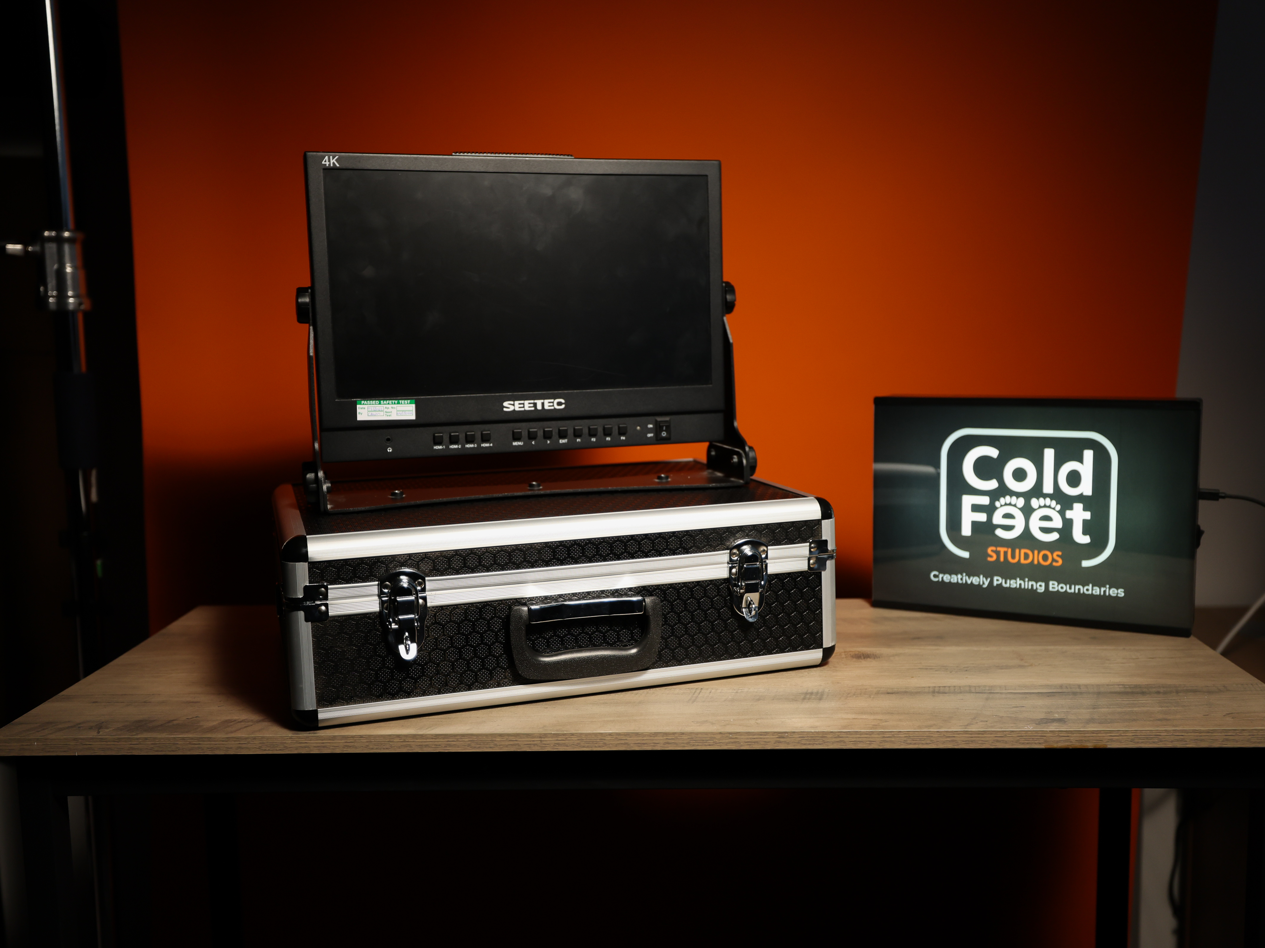 Seetec 15" monitor with built-in splitter (4-way) hdmi