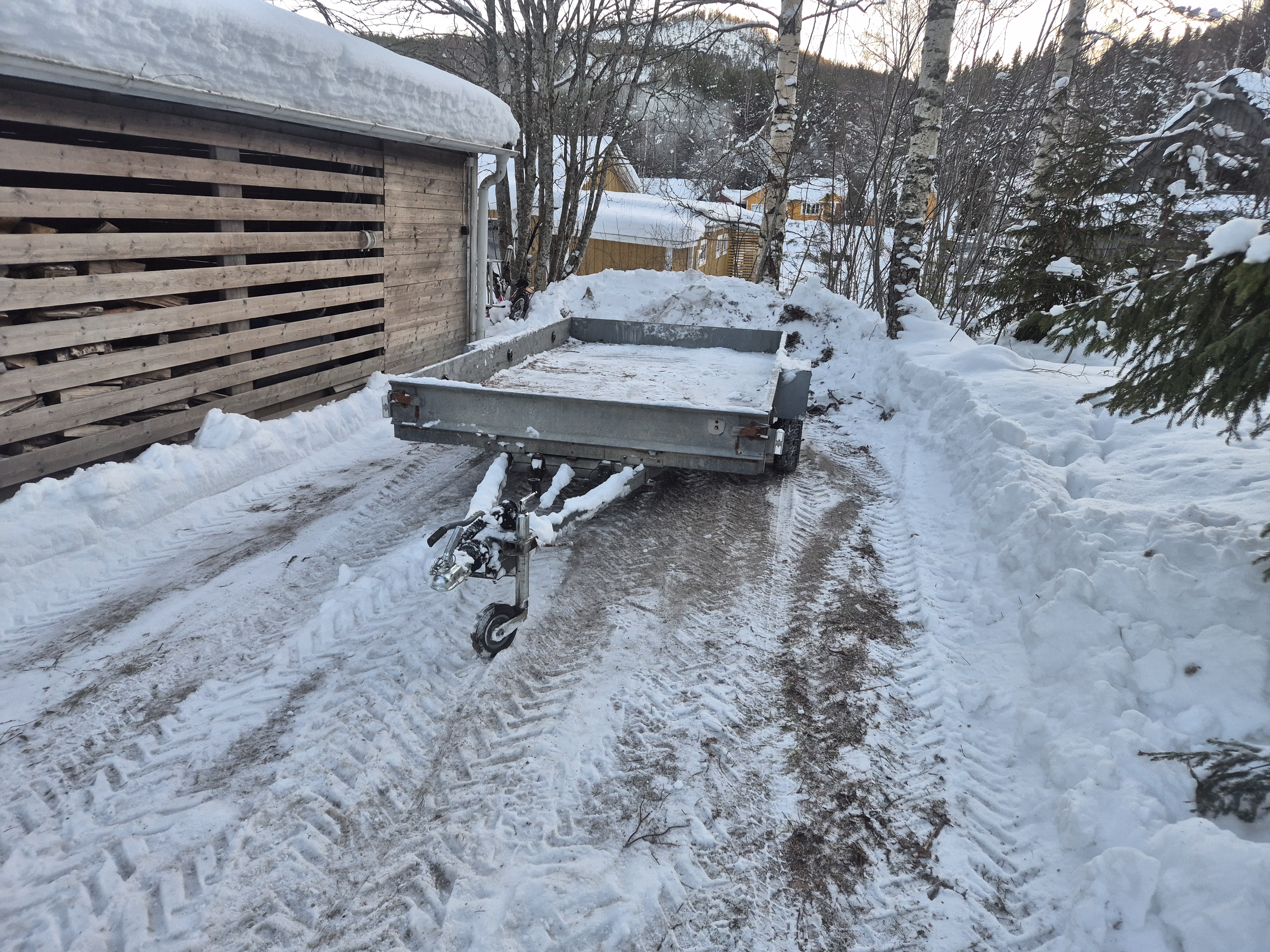 Släpvagn 1300 kg / tipp