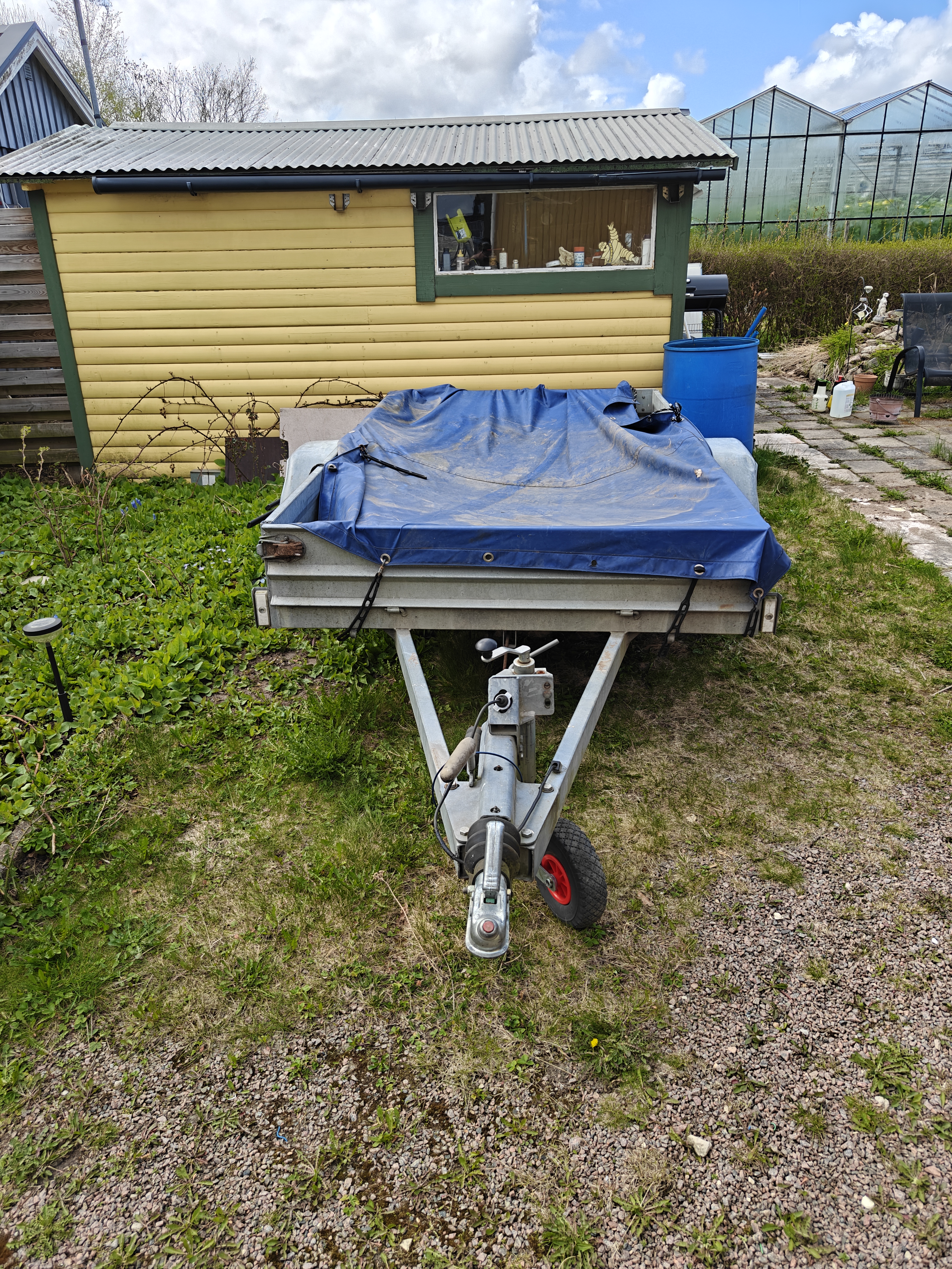 Hyr ut min 1300 kärra.