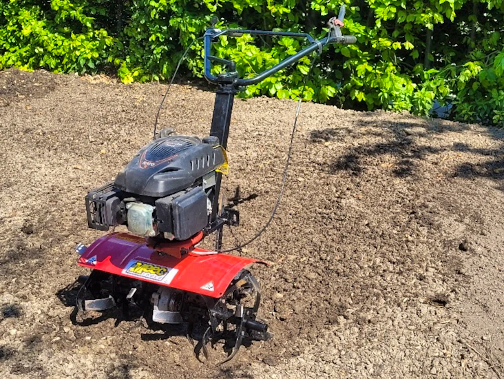 Stark o smidig jordfräs, rejäl arbetsbredd