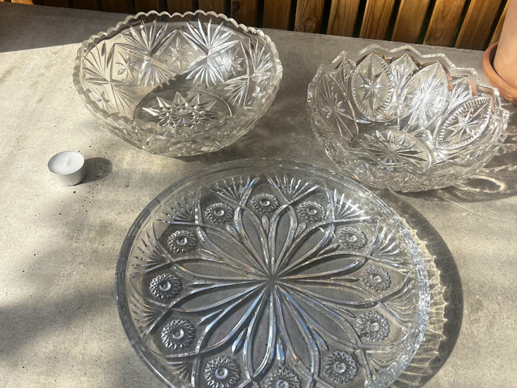 Skålar och fat för uppläggning