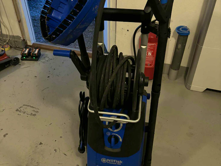 Nilfisk premium 190 + power patio cleaner