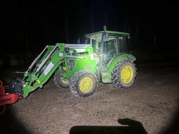 John deere 5055e etukuormaimella