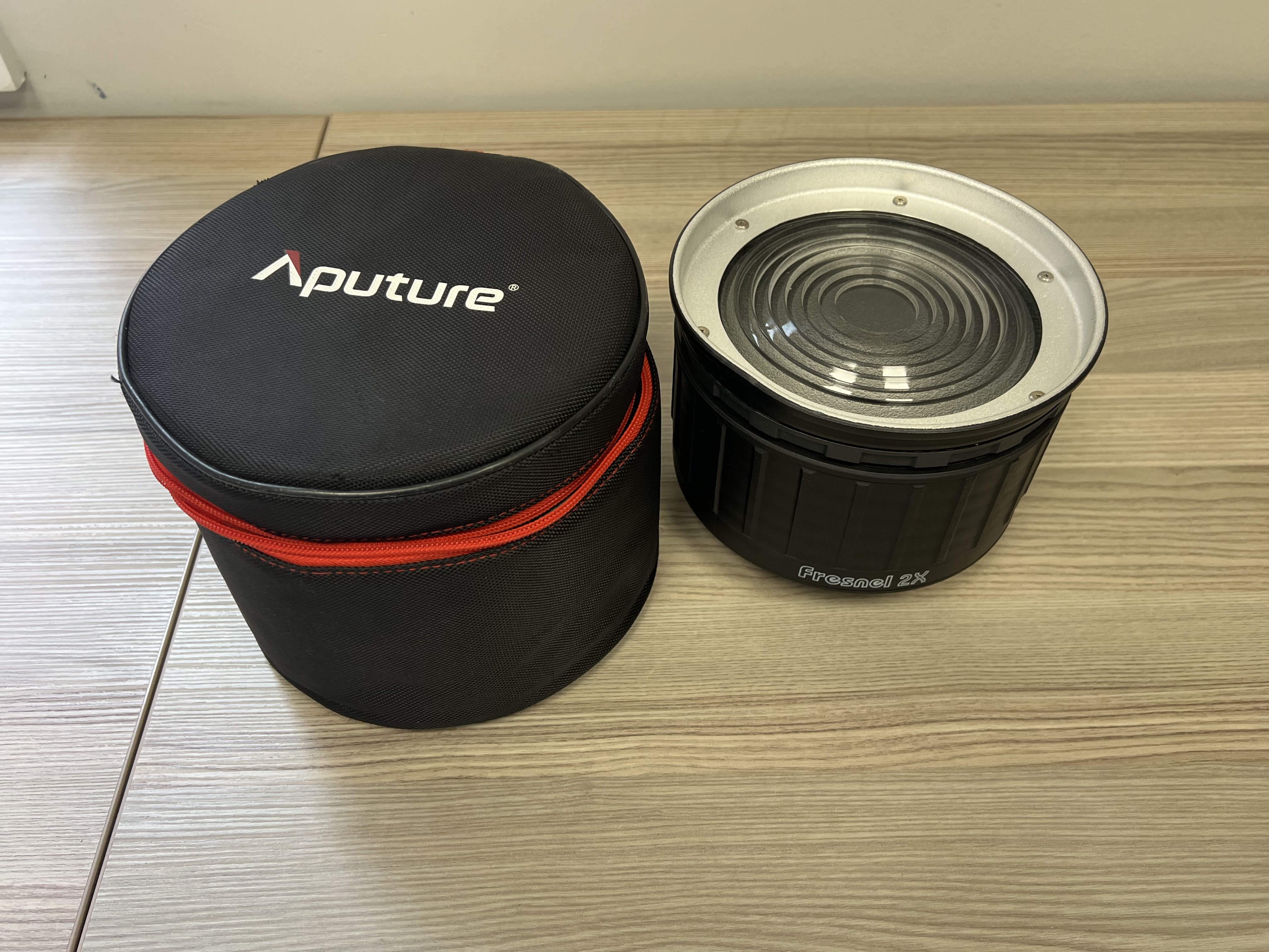 2x fresnel aputure 
