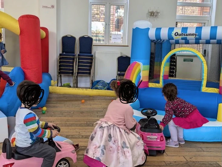 Kids party 4 cars! 1x electric car + 3 x ride on cars