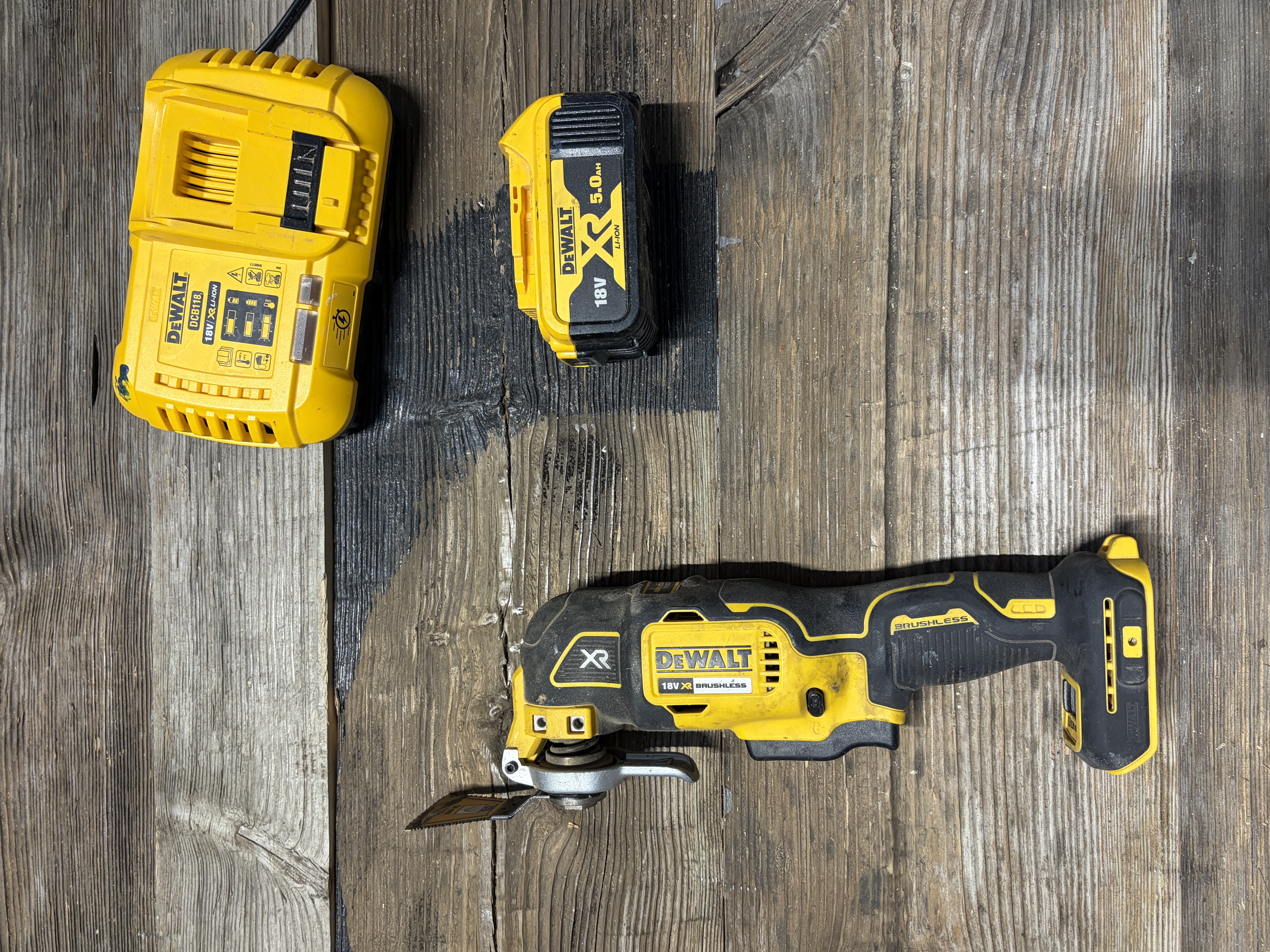 Dewalt dcs356 18v xr børsteløst multiverktøy med batteri og lader