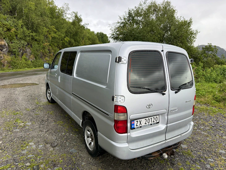 Leiebil med 6 seter og stor bagasjeplass