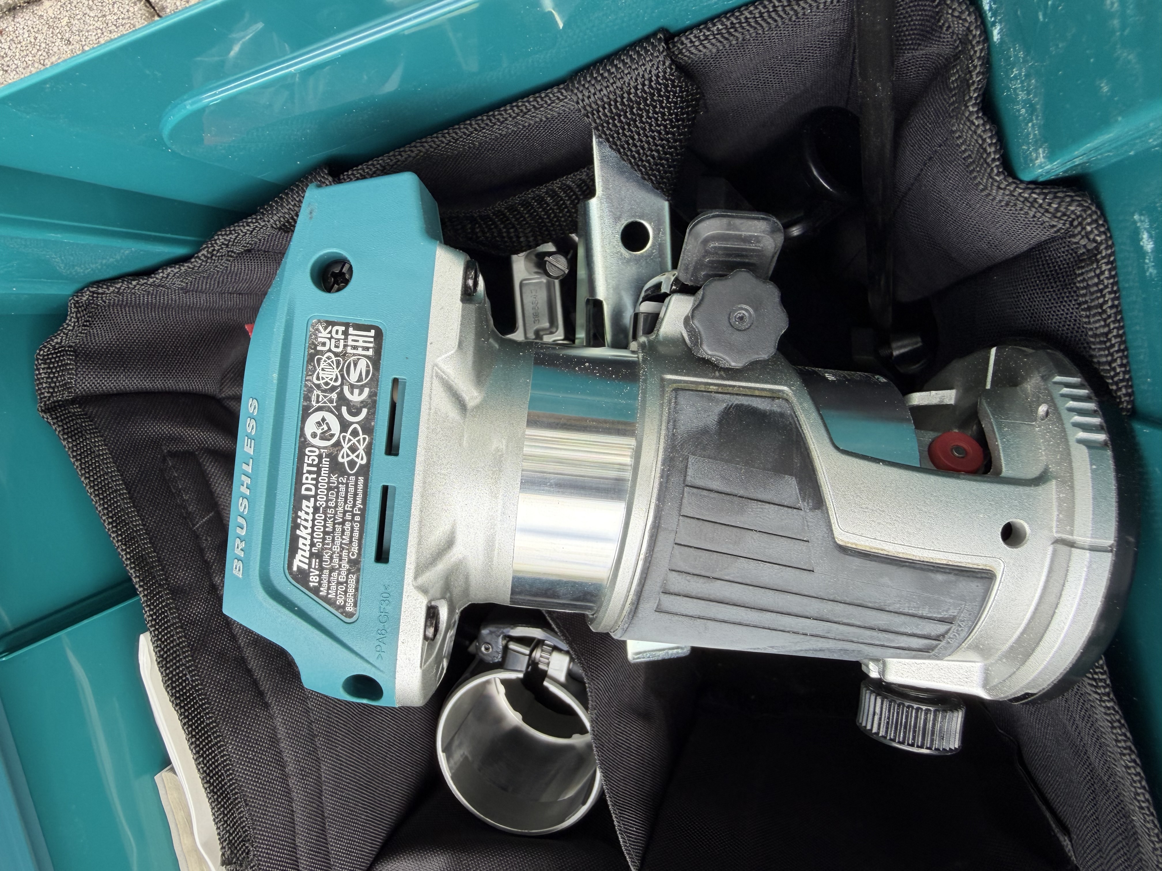 Makita håndoverfres med fresesett - drt50 trådløs