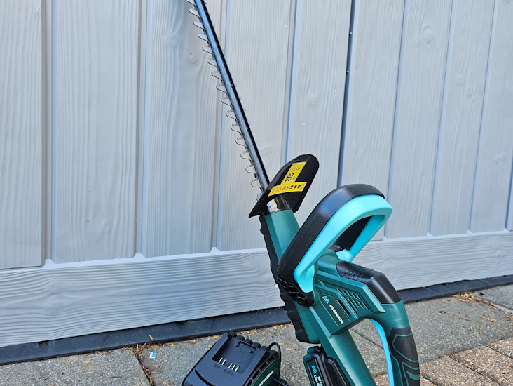 Mcgregor 45cm cordless hedge trimmer - 18v