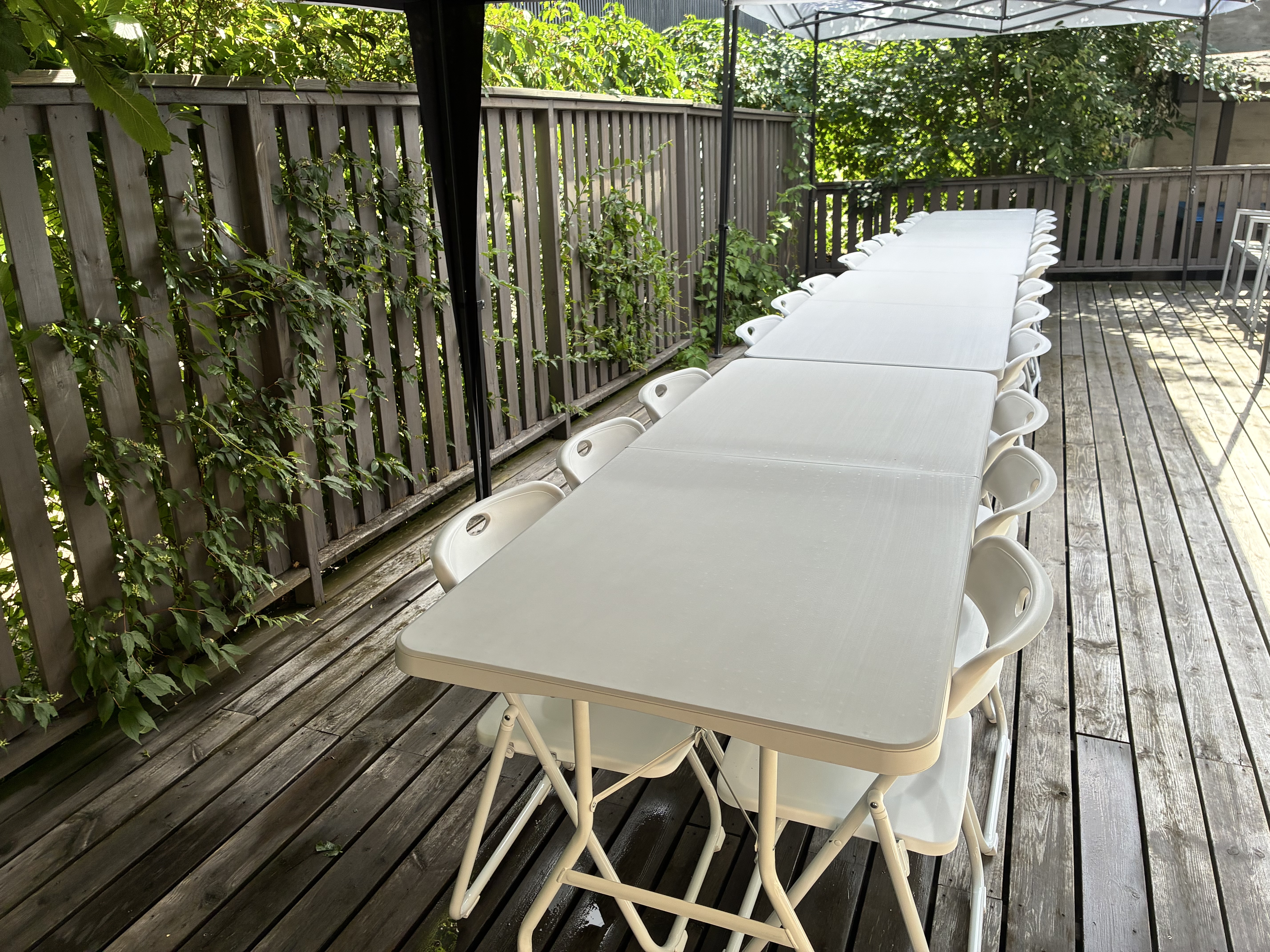 Gratis levering og henting! bord og stoler til 24 personer!