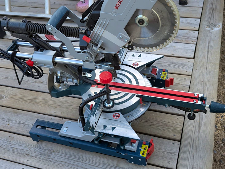 Kraftfull bosch gcm 8 med stativ