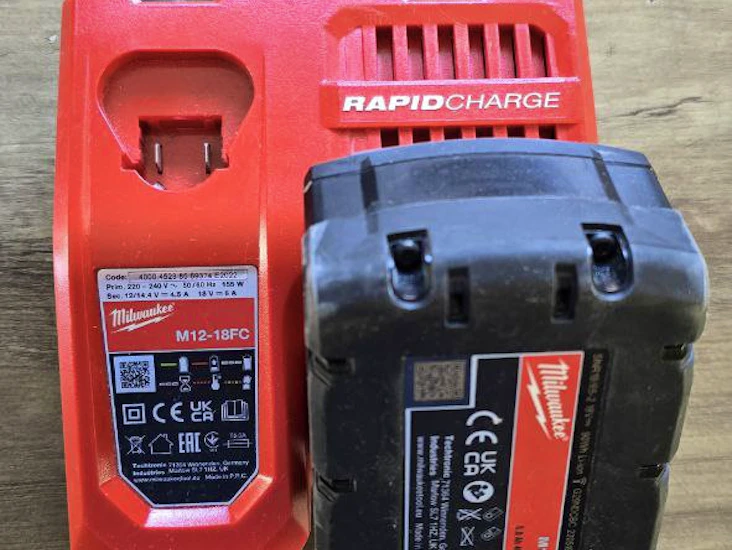 Milwaukee m18 redlithium batterier och laddare