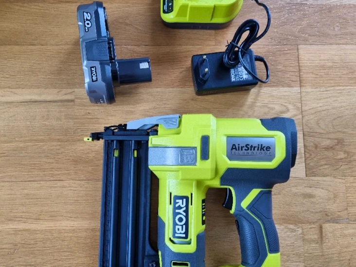 Ryobi spikpistol batteridriven