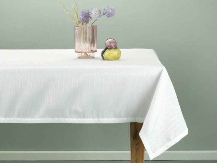 Hvite duker til bryllup, dåp ++