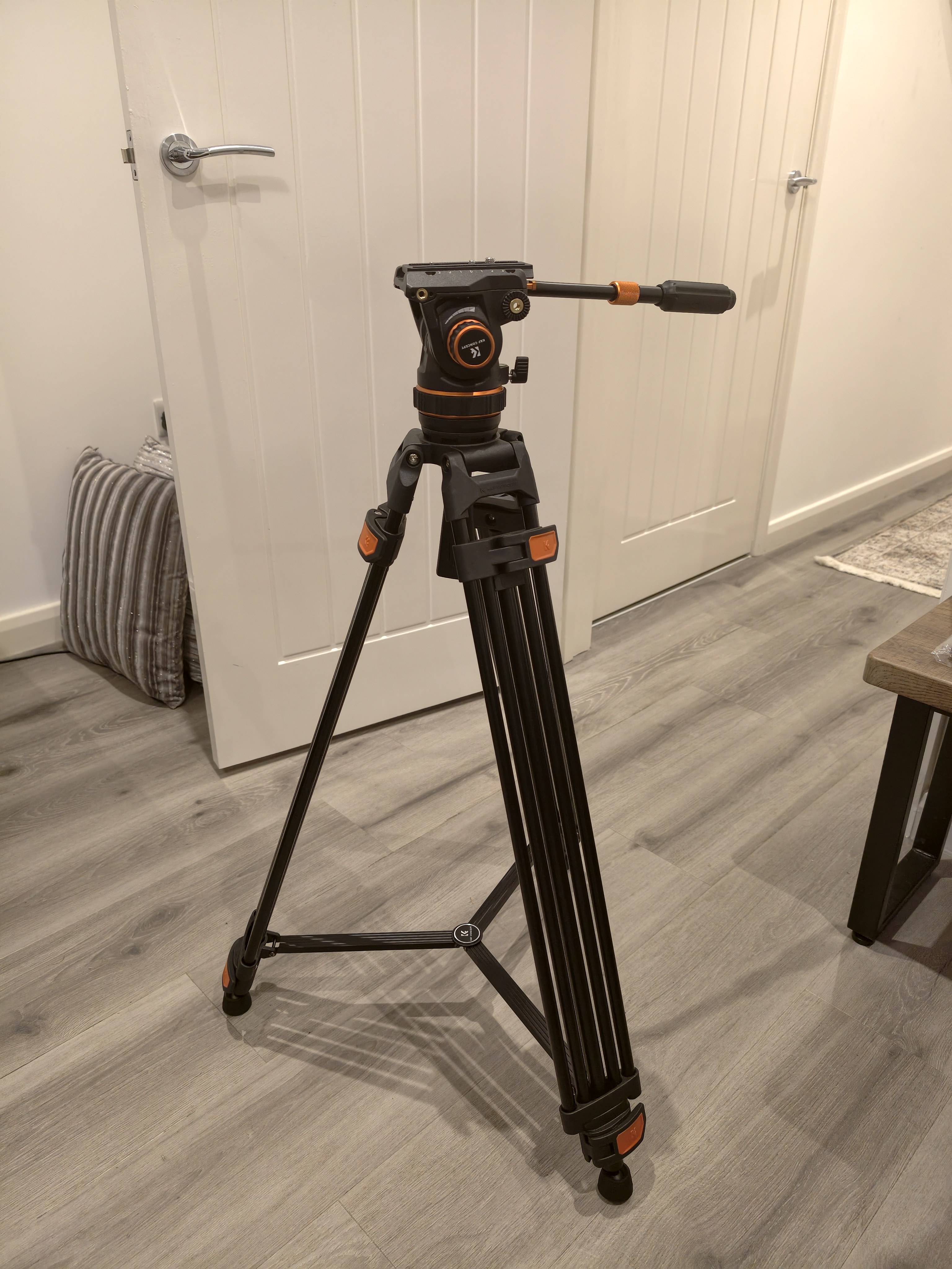 Heavy-duty 1.9m video tripod | fluid head & manfrotto/dji compatible (10kg load)