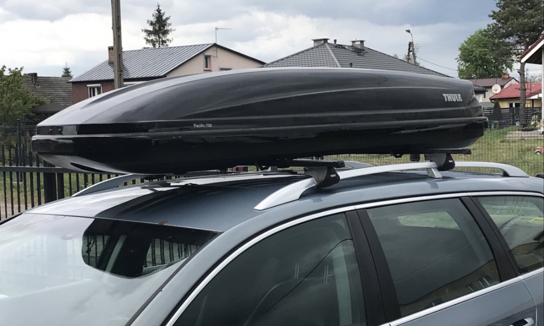 Thule pacific 700 suksiboksi
