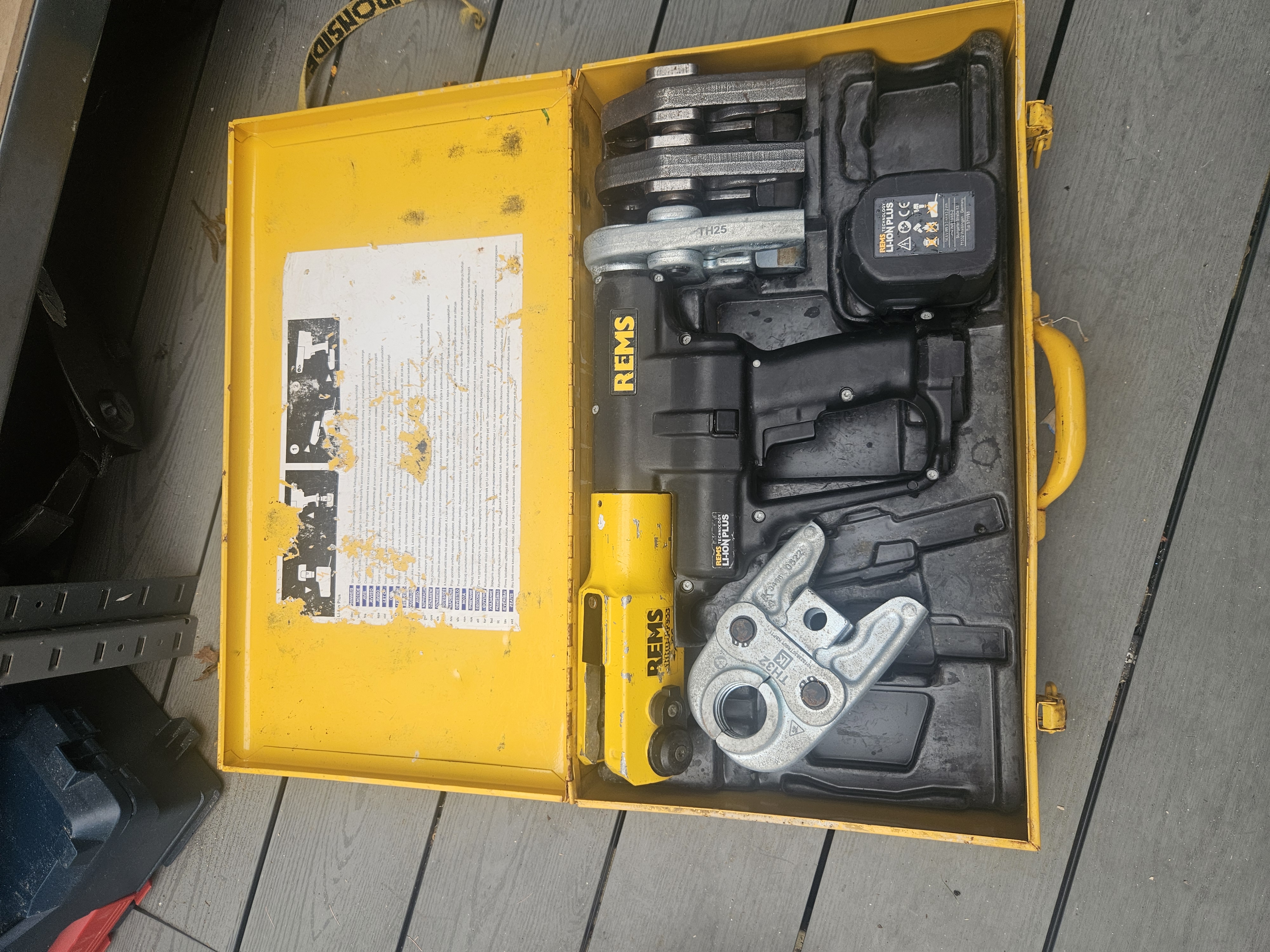 Rems batteridrevet press for mapres