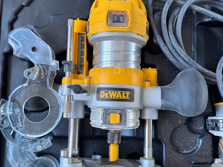 Dewalt handöverfräs 900w