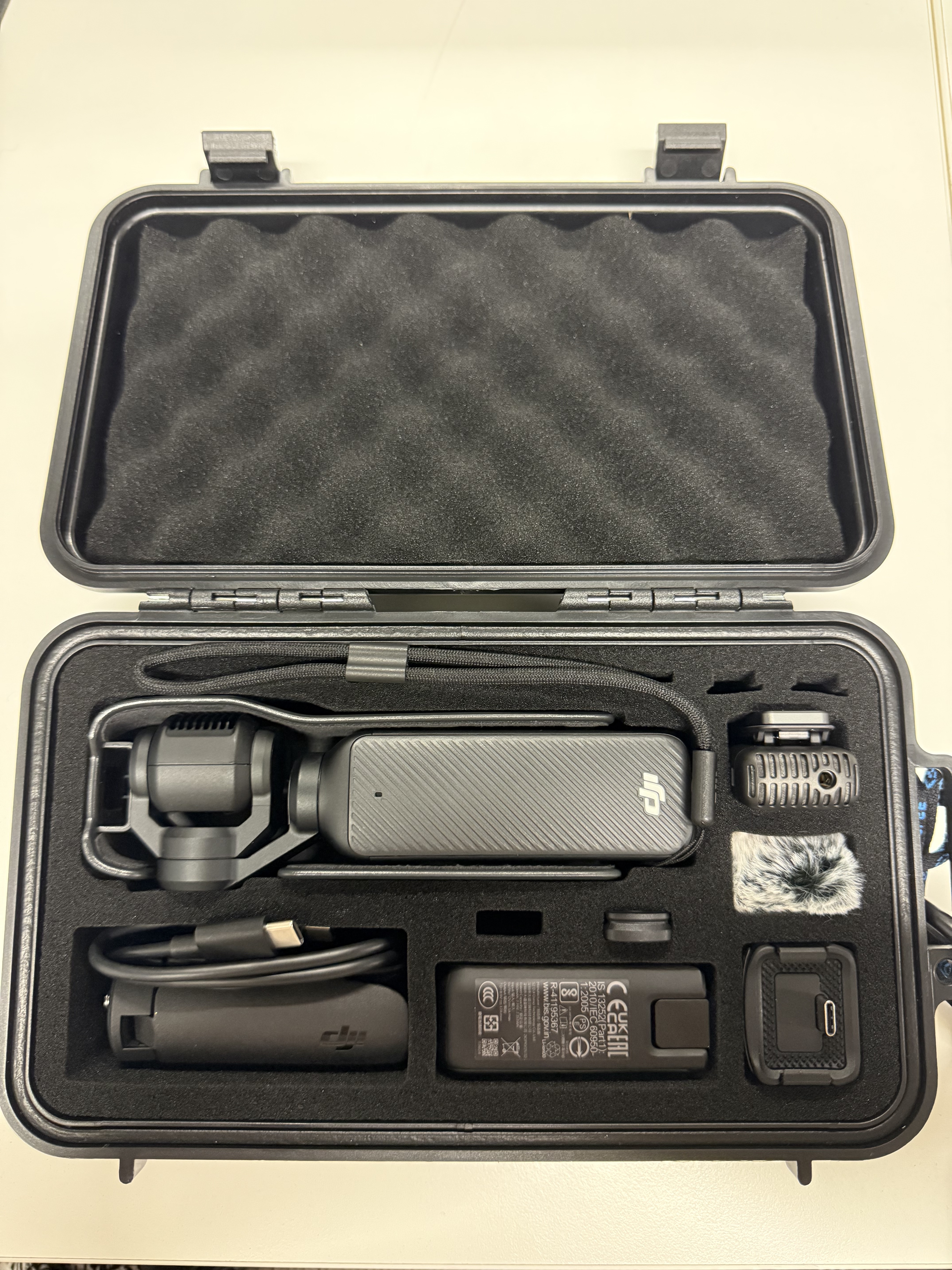 Dji osmo pocket 3 creator combo (camera + 2 wireless microphones)