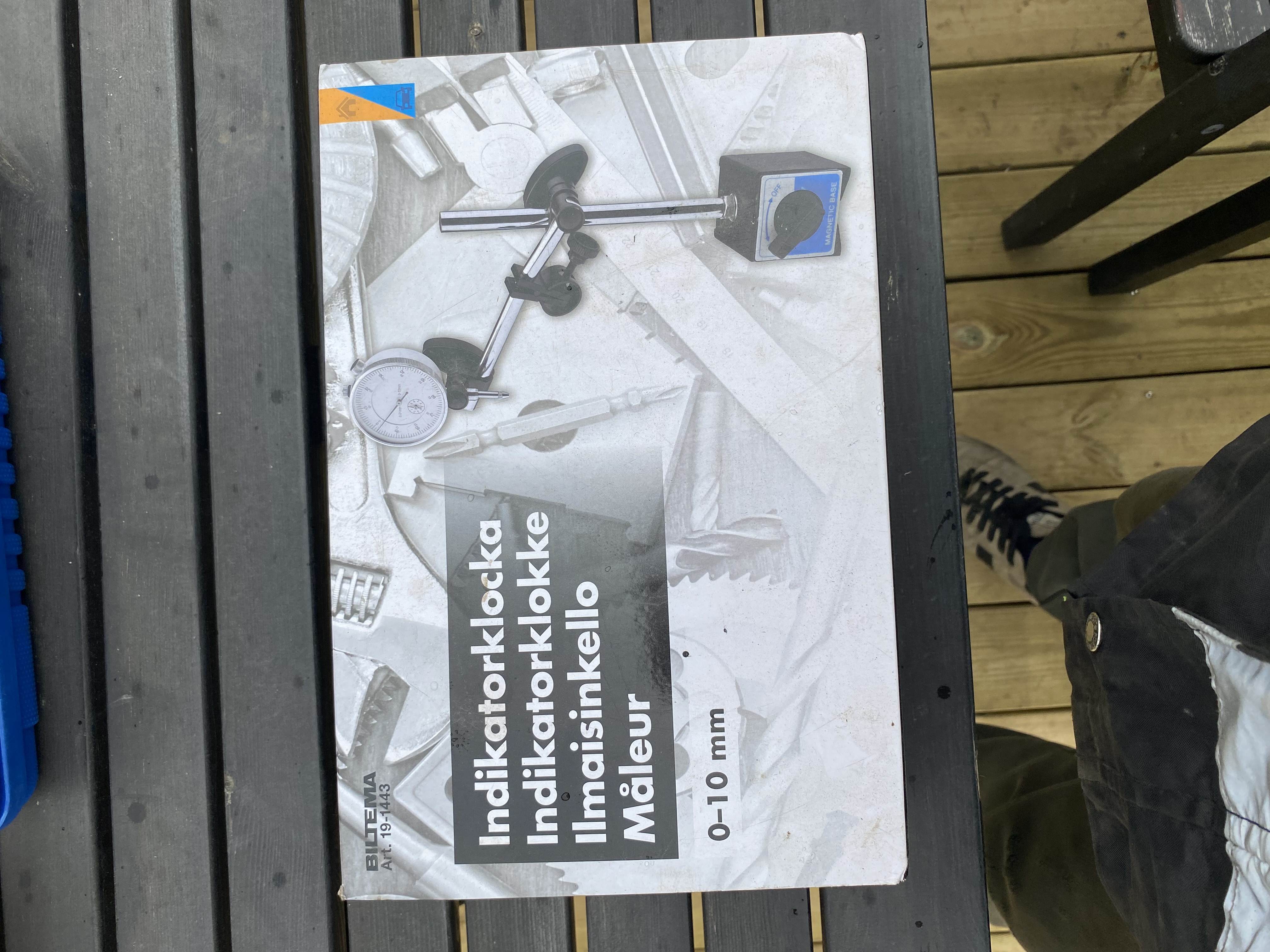 Mätklocka för kontroll av ojämnheter och kast, t.ex. på bromsskivor.