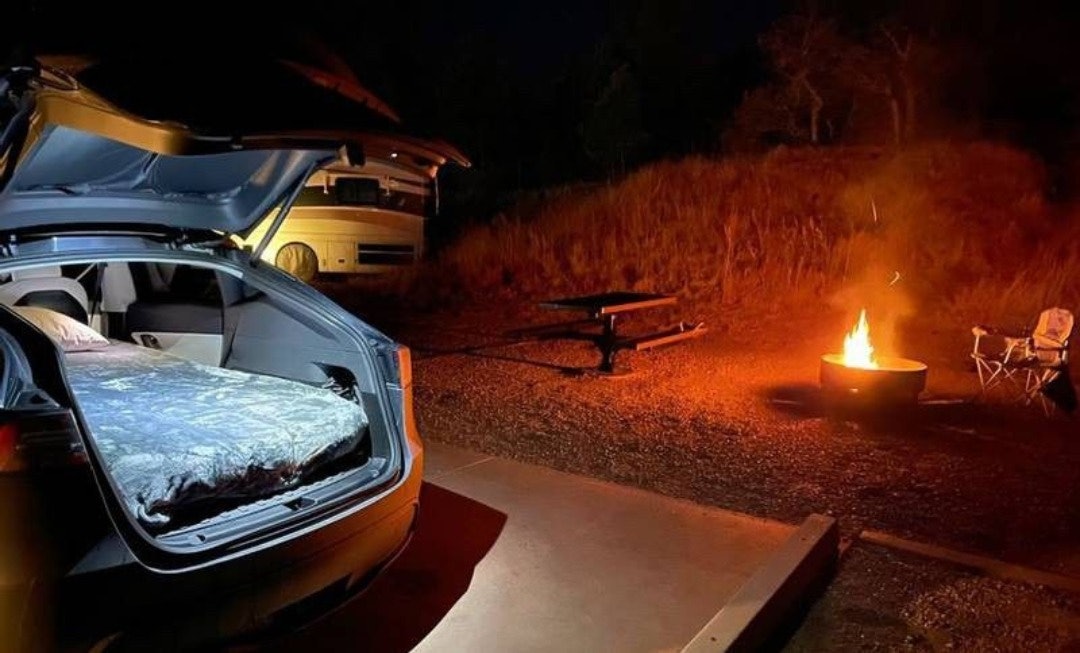 Tesla campingpakke | klar for roadtrip og bilcamping