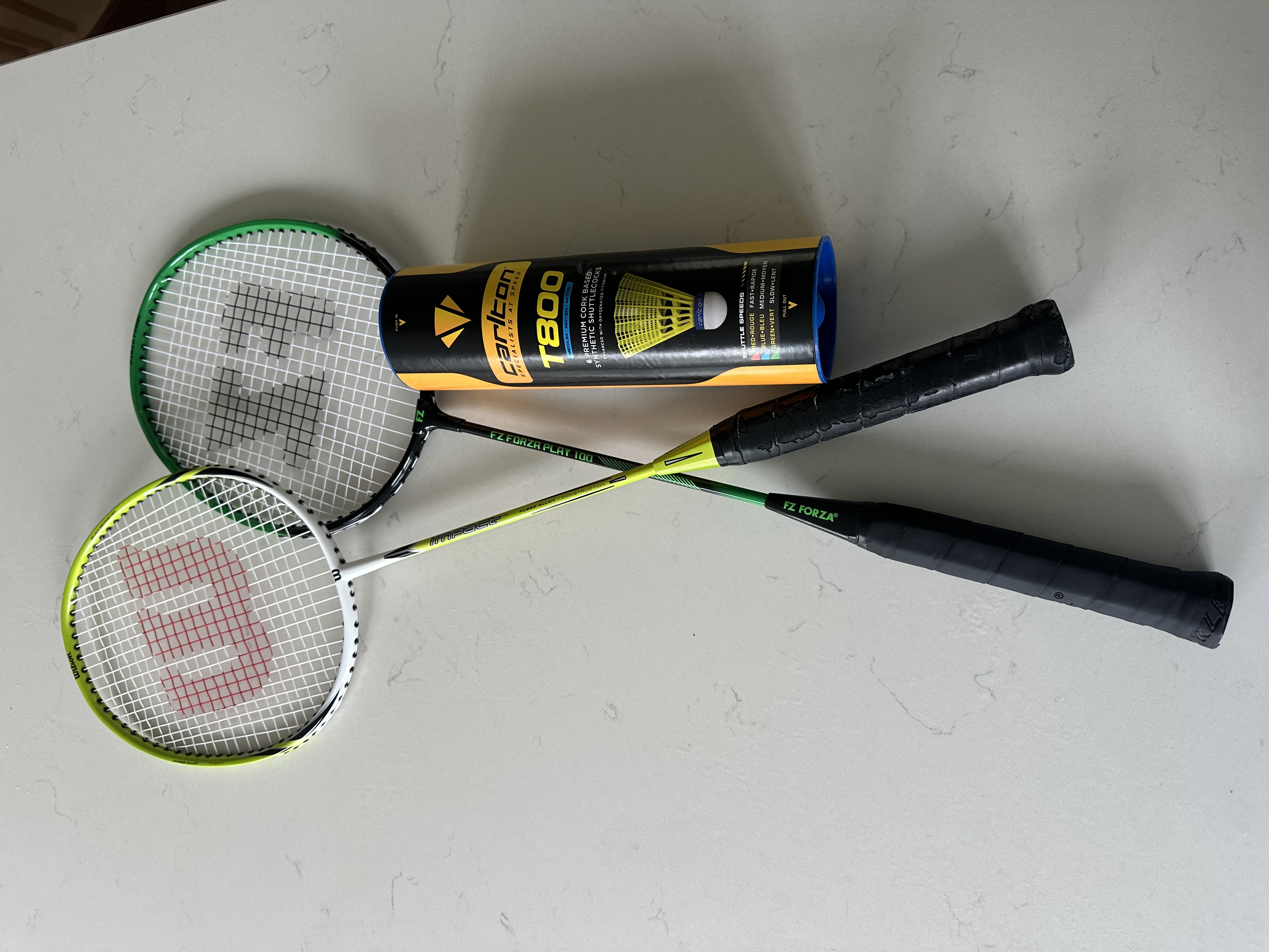 Badmintonset – 2 racketar + paket fjädrar