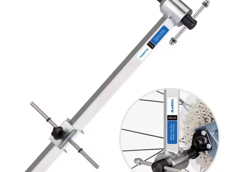 Derailleur hanger straightener