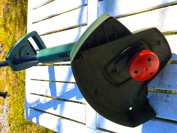 Sähkökäyttöinen (230v) siimaleikkuri, trimmeri