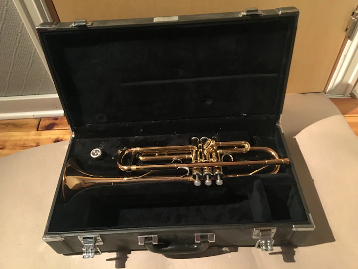 Yamaha student b - trumpet
