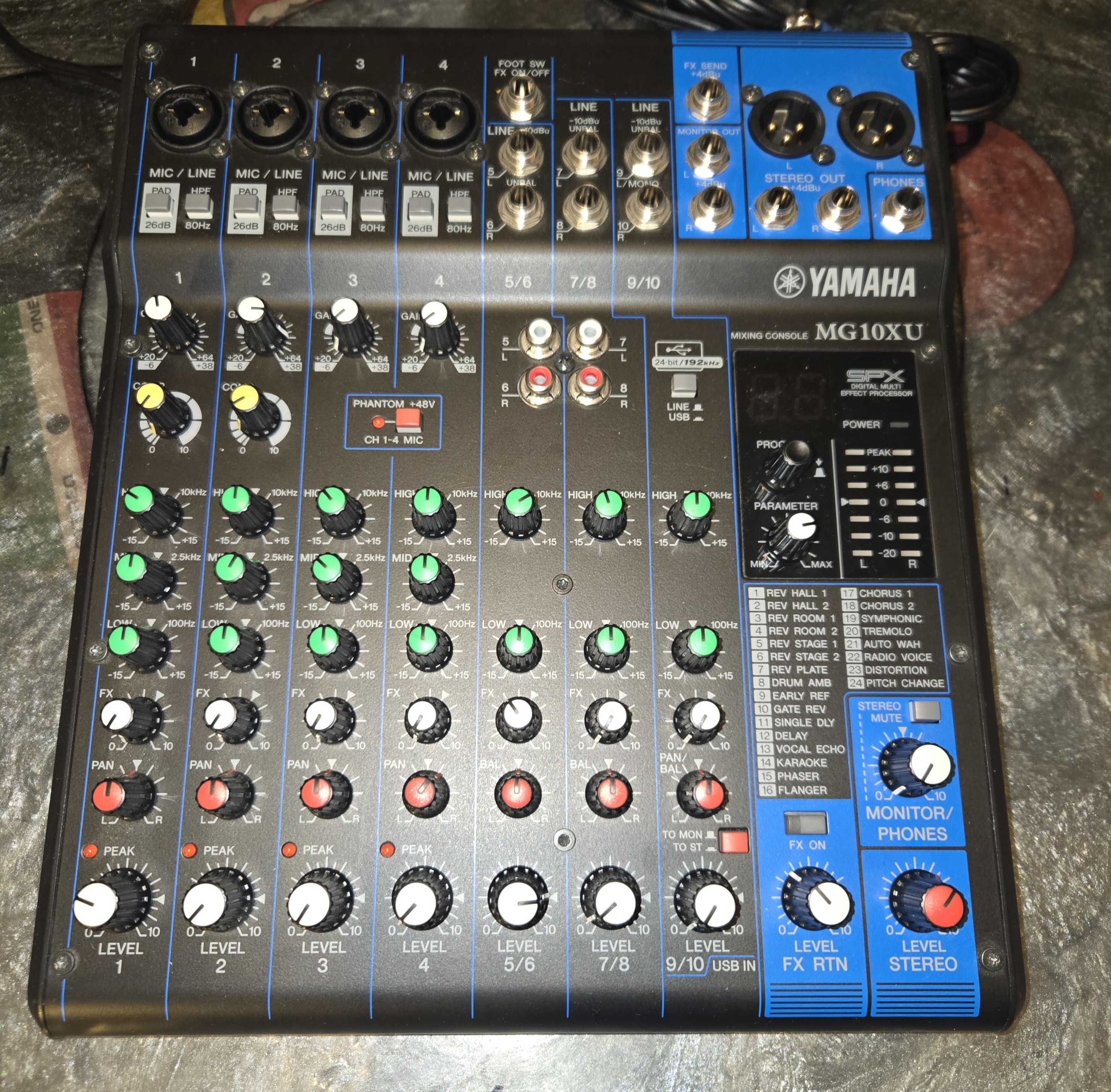 Yamaha mg10xu mixing console