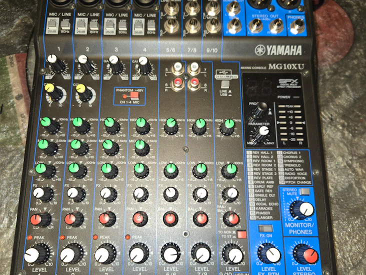 Yamaha mg10xu mixing console