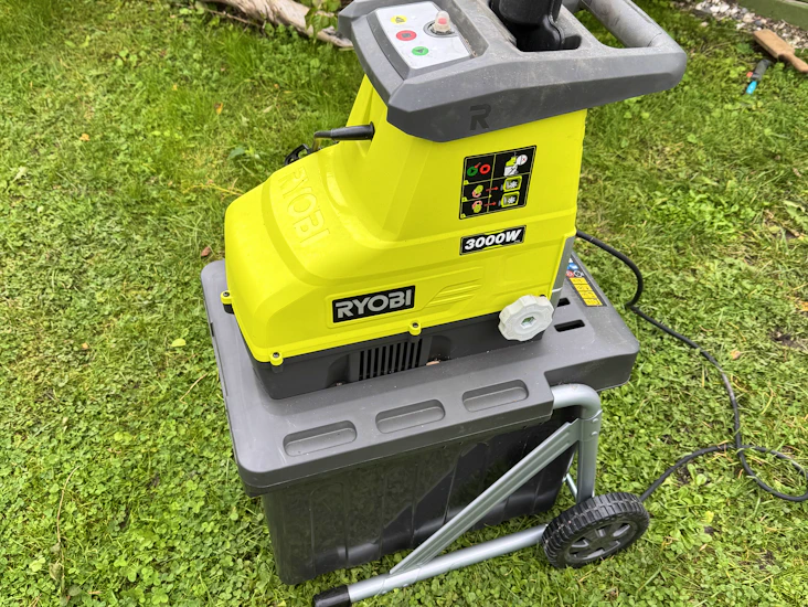 Kraftfull kompostkvarn ryobi 55 l