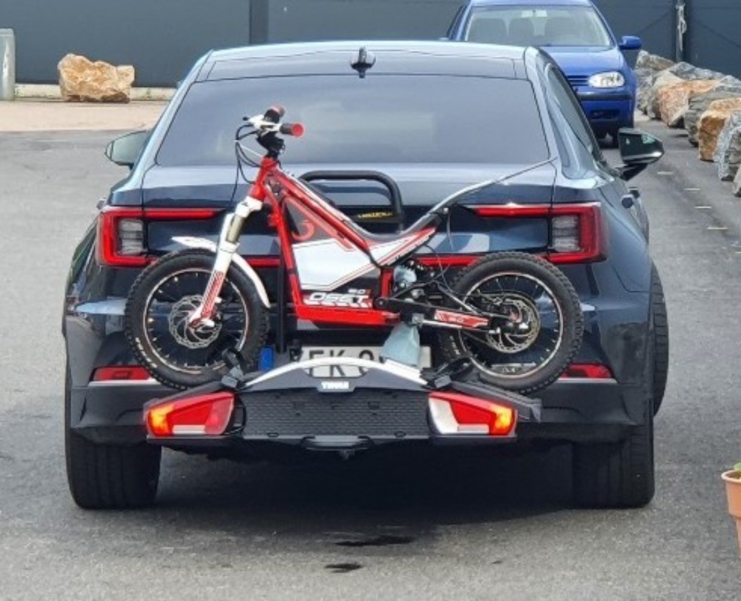 Thule, dragkroksmonterad hållare 3 cyklar