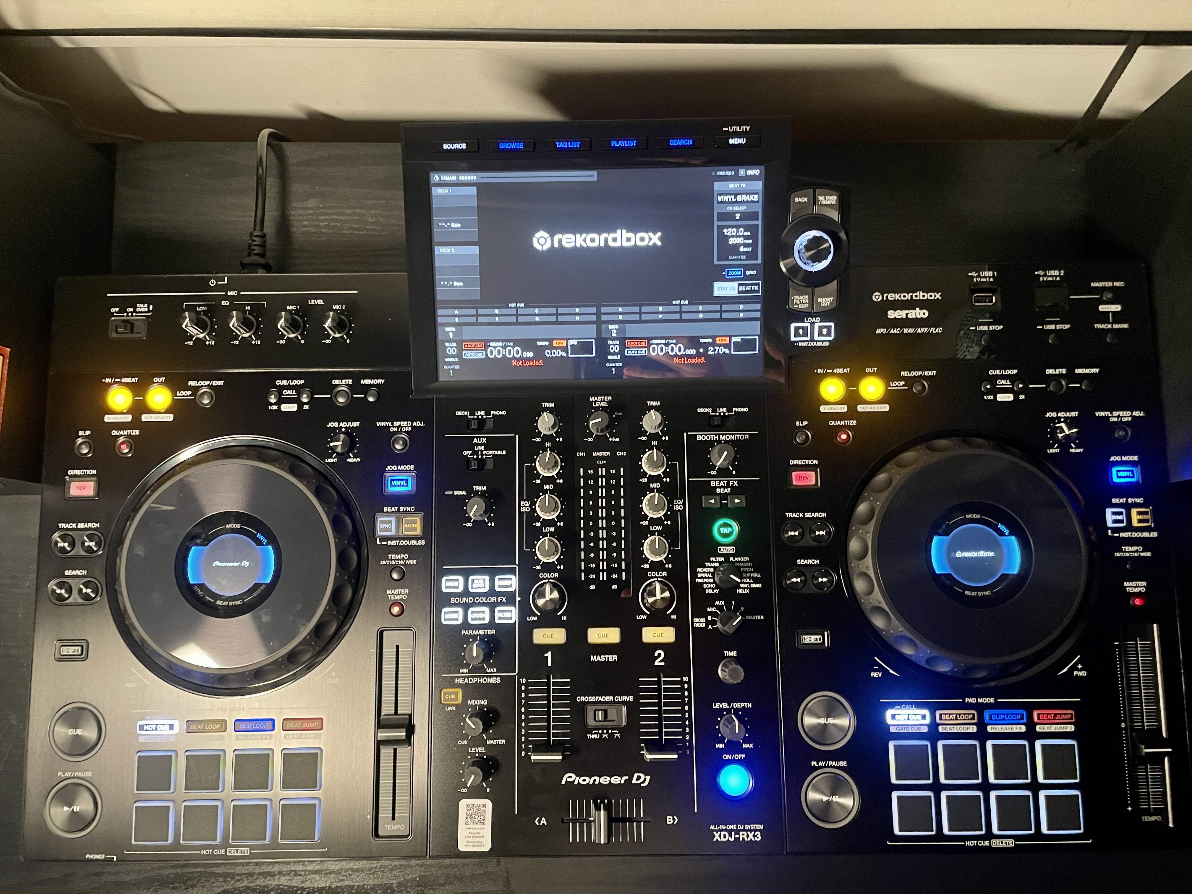 Pioneer xdj-rx3 with gorilla flight case
